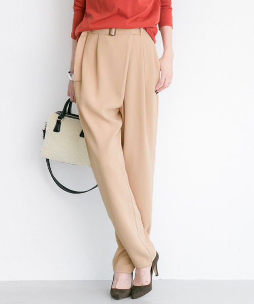 URBAN RESEARCH（アーバンリサーチ）の「UR ラップ風タックパンツ（その他パンツ・レディース・ブラウン系その他/ベージュ/ネイビー・36/38）」の2枚目の写真