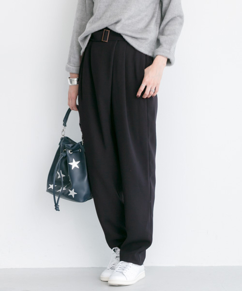 URBAN RESEARCH（アーバンリサーチ）の「UR ラップ風タックパンツ（その他パンツ・レディース・ブラウン系その他/ベージュ/ネイビー・36/38）」の3枚目の写真