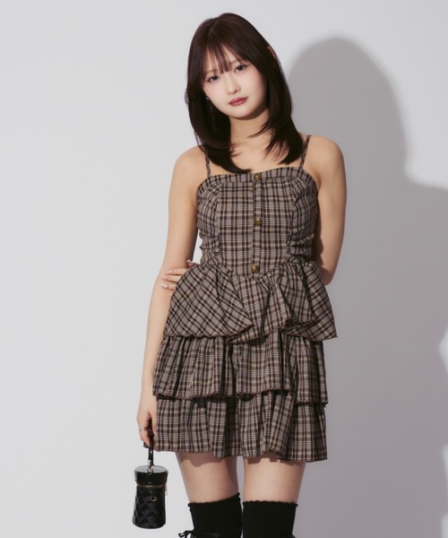 ALLuRing ChaRm（アリュリングチャーム）の「Check Tiered Mini Cami Dress / チェック柄ティアードミニキャミワンピース（ワンピース・レディース・ブラック/モカ/ホワイト・FREE）」の12枚目の写真