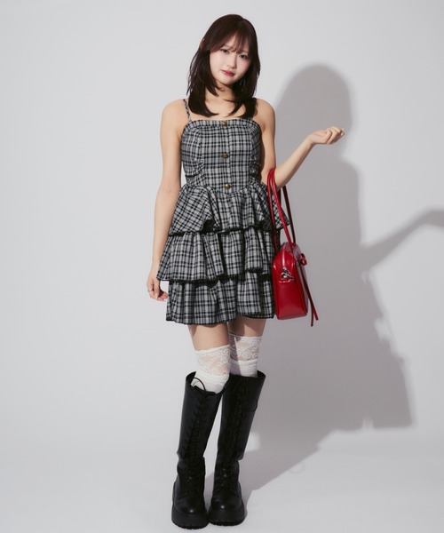 ALLuRing ChaRm（アリュリングチャーム）の「Check Tiered Mini Cami Dress / チェック柄ティアードミニキャミワンピース（ワンピース・レディース・ブラック/モカ/ホワイト・FREE）」の13枚目の写真