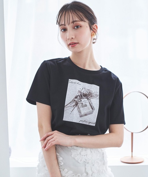 31 Sons de mode(トランテアン ソン ドゥ モード)の「フラワーフォトTシャツ(Tシャツ/カットソー・レディース・ブラック/オフホワイト・フリー)」の1枚目の写真