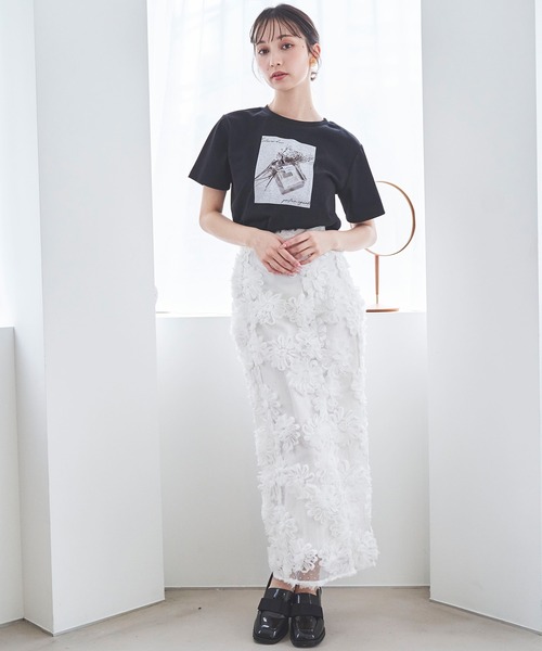 31 Sons de mode(トランテアン ソン ドゥ モード)の「フラワーフォトTシャツ(Tシャツ/カットソー・レディース・ブラック/オフホワイト・フリー)」の11枚目の写真