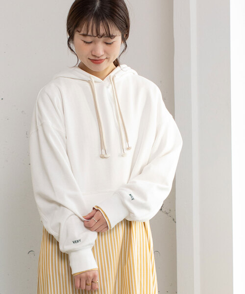 セール】ロゴ刺繍クロップドフーディ（パーカー）｜POU DOU DOU