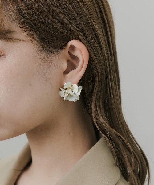 Byweekend☆Flora earring ピアス セール】マットプレートフラワーピアス（ピアス（両耳用