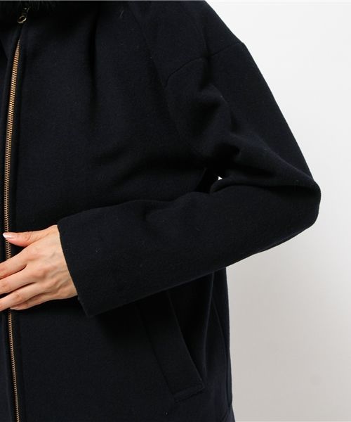 allureville（アルアバイル）の「ブルーフォックスファー付3WAYダウンライナーコート（ポンチョ・レディース・ベージュ/サックスブルー/ネイビー・1/2）」の8枚目の写真