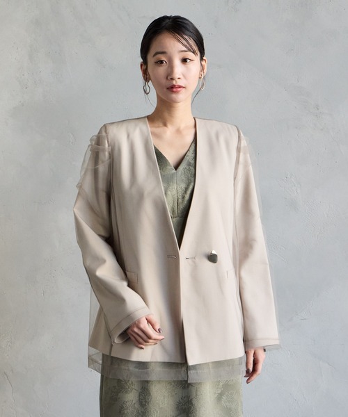 AIMER(エメ)の「チュールレイヤードノーカラージャケット(ノーカラージャケット・レディース・チャコールグレー/ベージュ・MEDIUM)」の3枚目の写真