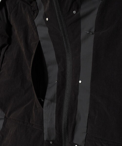 WHITE MOUNTAINEERING(ホワイトマウンテニアリング)の「HOODED BLOUSON(ブルゾン・メンズ・ブラック・0/1)」の5枚目の写真