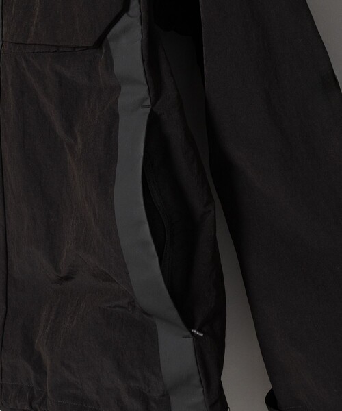 WHITE MOUNTAINEERING(ホワイトマウンテニアリング)の「HOODED BLOUSON(ブルゾン・メンズ・ブラック・0/1)」の6枚目の写真