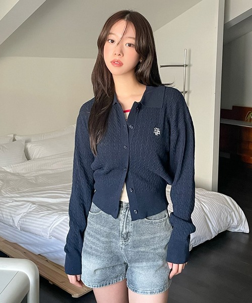 muahmuah(ムーアムーア)の「A'GEM/9 × .kom 『muah muah/ムーアムーア』 LOGO COLLAR CABLE CARDIGAN/ロゴカラー ケーブル カーディガン(カーディガン/ボレロ・レディース・ブラック/ネイビー/アイボリー・FREE)」の3枚目の写真