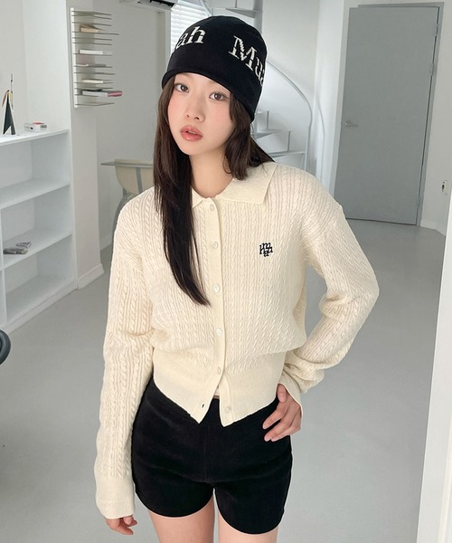 カーディガン A'GEM/9 × .kom 「muah muah/ムーアムーア」 LOGO COLLAR CABLE CARDIGAN/ロゴカラー ケ A'GEM/9 × .kom 『muah muah/ムーアムーア』 LOGO COLLAR CABLE