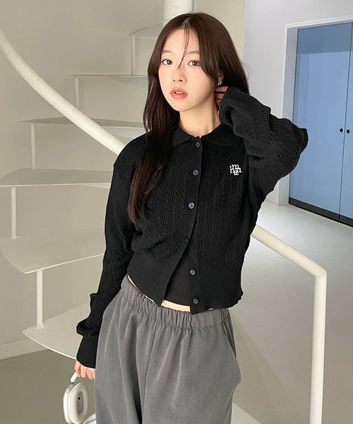 muahmuah(ムーアムーア)の「A'GEM/9 × .kom 『muah muah/ムーアムーア』 LOGO COLLAR CABLE CARDIGAN/ロゴカラー ケーブル カーディガン(カーディガン/ボレロ・レディース・ブラック/ネイビー/アイボリー・FREE)」の9枚目の写真