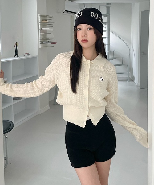 muahmuah(ムーアムーア)の「A'GEM/9 × .kom 『muah muah/ムーアムーア』 LOGO COLLAR CABLE CARDIGAN/ロゴカラー ケーブル カーディガン(カーディガン/ボレロ・レディース・ブラック/ネイビー/アイボリー・FREE)」の4枚目の写真