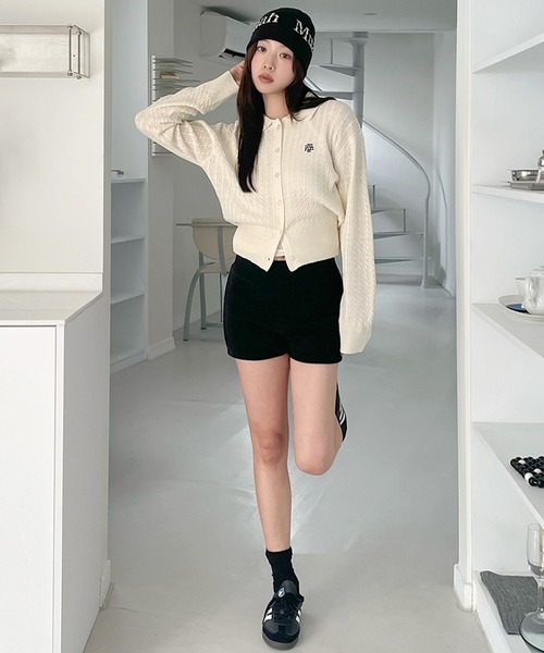 カーディガン A'GEM/9 × .kom 「muah muah/ムーアムーア」 LOGO COLLAR CABLE CARDIGAN/ロゴカラー ケ A'GEM/9 × .kom 『muah muah/ムーアムーア』 LOGO COLLAR CABLE