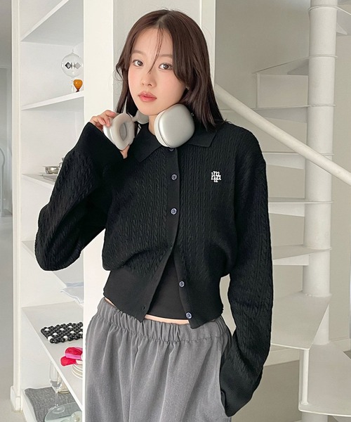 muahmuah(ムーアムーア)の「A'GEM/9 × .kom 『muah muah/ムーアムーア』 LOGO COLLAR CABLE CARDIGAN/ロゴカラー ケーブル カーディガン(カーディガン/ボレロ・レディース・ブラック/ネイビー/アイボリー・FREE)」の8枚目の写真