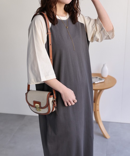 ap retro(アプレトロ)の「ラグランTシャツワンピース / バックロゴプリントデザイン(ワンピース・レディース・チャコール/アイボリー・FREE)」の5枚目の写真