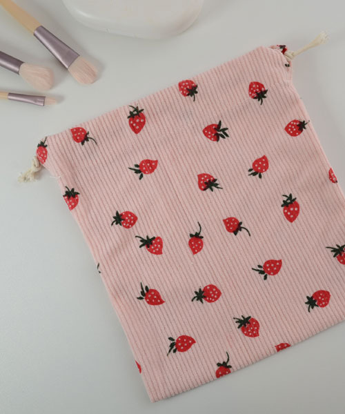 float】いちご デザイン 巾着ポーチ【2サイズ展開】（ポーチ）｜Mayree