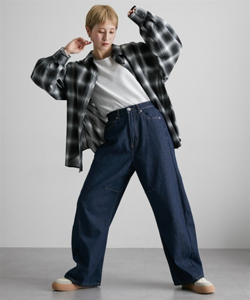Soiunique（スワユニーク）の「ゆったりサイズカーブデニムパンツ ［Soiunique］（デニムパンツ・レディース・ワンウォッシュ/ネイビー・LL/M/L）」の22枚目の写真