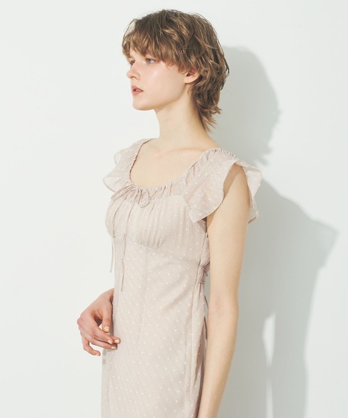 DEICY(デイシー)の「ラメストライプワンピース(ワンピース・レディース・ライトベージュ/ピンク・1/0)」の4枚目の写真