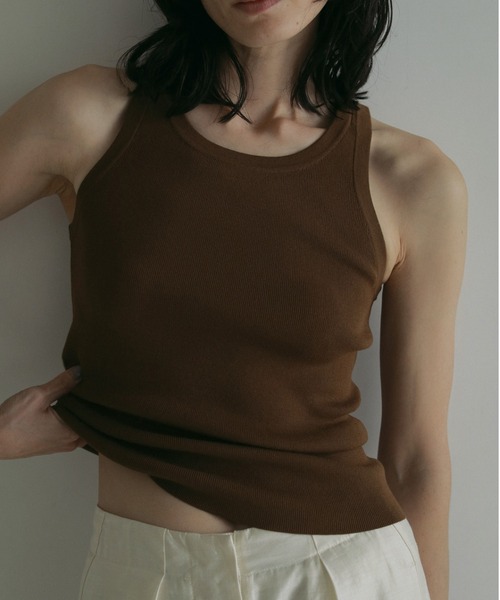 anuke(アンヌーク)の「Highgauge Knit Tanktop(タンクトップ・レディース・ブラウン/ブルー系その他/ブラック/クリーム・FREE)」の1枚目の写真
