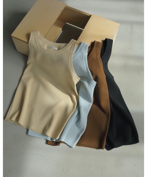 anuke(アンヌーク)の「Highgauge Knit Tanktop(タンクトップ・レディース・ブラウン/ブルー系その他/ブラック/クリーム・FREE)」の19枚目の写真