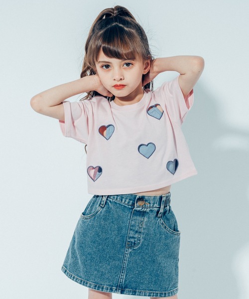 URBAN CHERRY（アーバンチェリー）の「【吸水速乾】ハートカットワーククロップドTシャツ（Tシャツ/カットソー・キッズ・ピンク/レッド/チャコール/ブルー・110cm/120cm/130cm/140cm/150cm）」の3枚目の写真