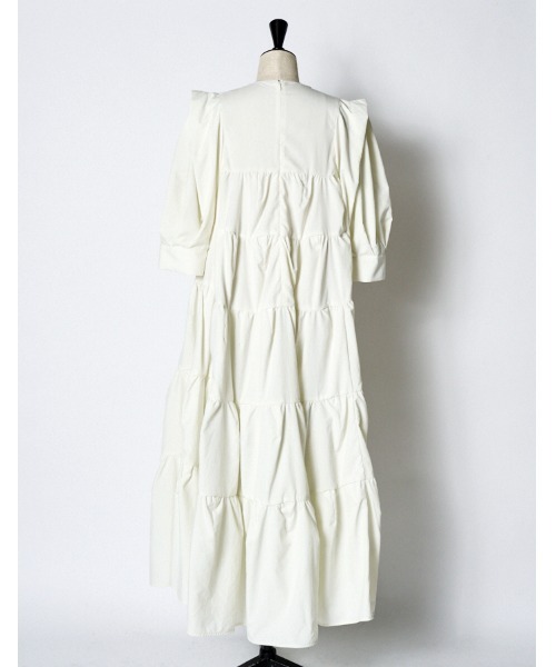 RUMCHE（ラムシェ）の「Stitch Gathered Dress / ステッチギャザードレス（ワンピース・レディース・ホワイト・FREE）」の7枚目の写真