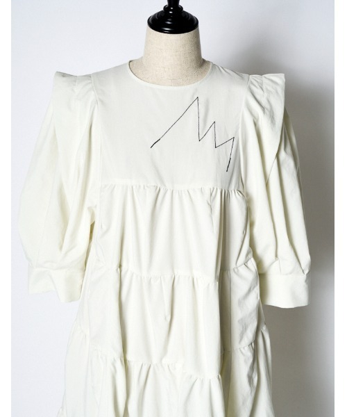 RUMCHE（ラムシェ）の「Stitch Gathered Dress / ステッチギャザードレス（ワンピース・レディース・ホワイト・FREE）」の8枚目の写真