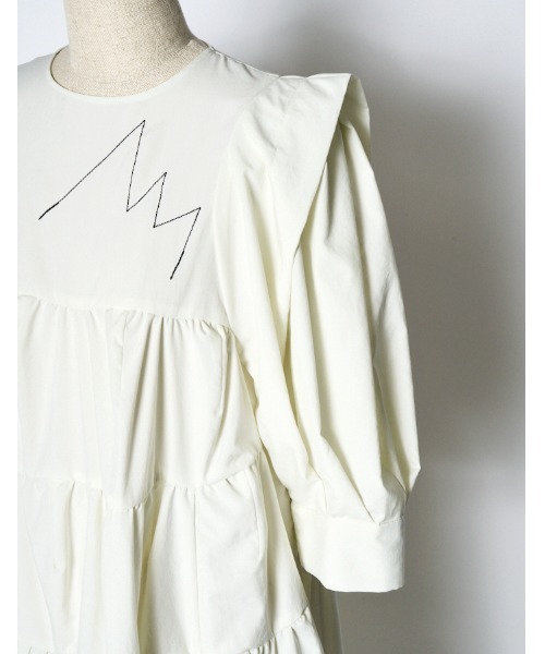 RUMCHE（ラムシェ）の「Stitch Gathered Dress / ステッチギャザードレス（ワンピース・レディース・ホワイト・FREE）」の9枚目の写真