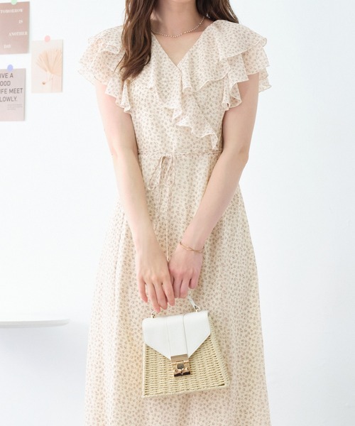 alotta（アロッタ）の「フリルカシュクールワンピース（ワンピース・レディース・ホワイト/ラベンダー/ブラック・M/L/LL/3L）」の2枚目の写真