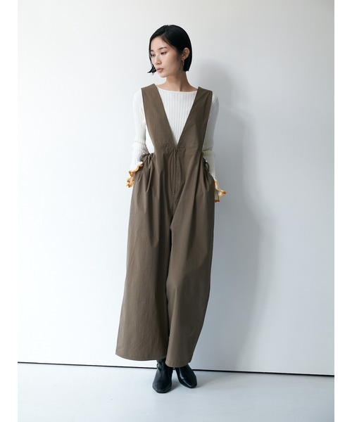 専用です。FENNEL バックドロストデザインオールインワン セール】ドロストVネックオールインワン（つなぎ/オールインワン