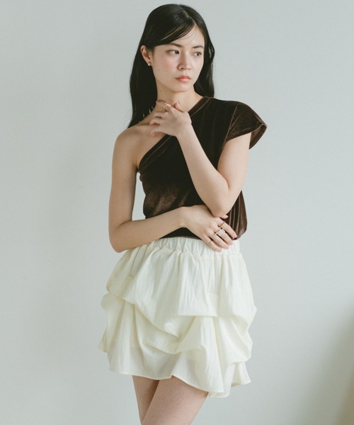 VANNIE U(ヴァニーユー)の「ワンショルダーベロアトップス / インナー(その他トップス・レディース・ベージュ/ブラウン・FREE)」の7枚目の写真