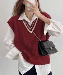 ケーブル編みライン入りVネックニットベスト