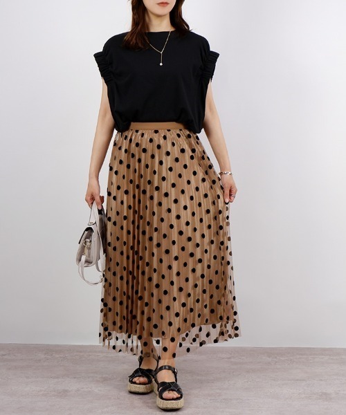 CLOTHY(クロシィ)の「【華奢見えするNEWカットソー!】シャーリングショルダーノースリトップス(Tシャツ/カットソー・レディース・ブラック/グリーン/モカ/オフホワイト・LARGE/MEDIUM)」の8枚目の写真