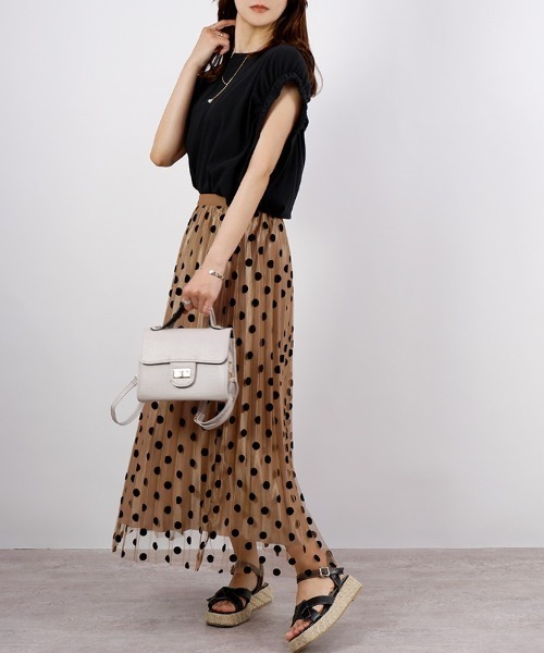 CLOTHY(クロシィ)の「【華奢見えするNEWカットソー!】シャーリングショルダーノースリトップス(Tシャツ/カットソー・レディース・ブラック/グリーン/モカ/オフホワイト・LARGE/MEDIUM)」の9枚目の写真