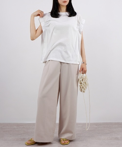 CLOTHY(クロシィ)の「【華奢見えするNEWカットソー!】シャーリングショルダーノースリトップス(Tシャツ/カットソー・レディース・ブラック/グリーン/モカ/オフホワイト・LARGE/MEDIUM)」の14枚目の写真