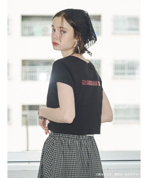 jouetie(ジュエティ)の「【TVアニメ『チェンソーマン』】フィットシーンTシャツ(Tシャツ/カットソー・レディース・ブラック/オフホワイト/ブルー・MEDIUM)」の11枚目の写真