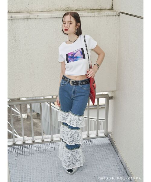 jouetie(ジュエティ)の「【TVアニメ『チェンソーマン』】フィットシーンTシャツ(Tシャツ/カットソー・レディース・ブラック/オフホワイト/ブルー・MEDIUM)」の4枚目の写真