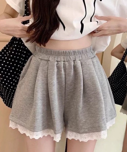 ampm（エーエムピーエム）の「裾レースフリルショートスウェットパンツ（スウェットパンツ・レディース・グレー/ブラック・S/M/L）」の2枚目の写真