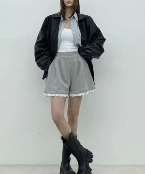 ampm（エーエムピーエム）の「裾レースフリルショートスウェットパンツ（スウェットパンツ・レディース・グレー/ブラック・S/M/L）」の4枚目の写真