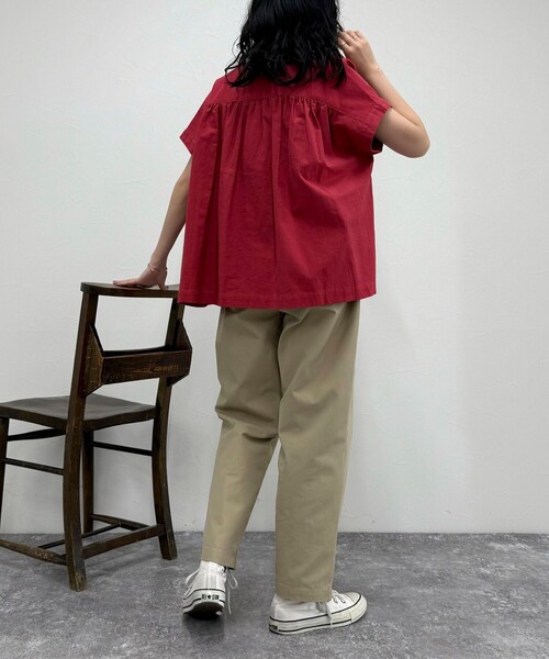 fredy emue(フレディエミュ)の「【GEVACO/ゲバコ】バンドカラーフライフロントフレンチスリーブシャツ(シャツ/ブラウス・レディース・レッド/ネイビー/オフホワイト/ブラック系その他・38)」の5枚目の写真