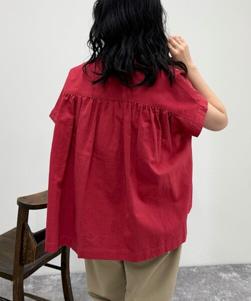 fredy emue(フレディエミュ)の「【GEVACO/ゲバコ】バンドカラーフライフロントフレンチスリーブシャツ(シャツ/ブラウス・レディース・レッド/ネイビー/オフホワイト/ブラック系その他・38)」の9枚目の写真