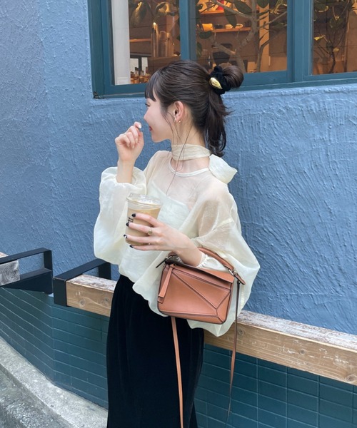 hinari（ヒナリ）の「リボンタイ付きシアーブラウス（シャツ/ブラウス・レディース・ブラック/アイボリー/ピンクベージュ・FREE）」の5枚目の写真