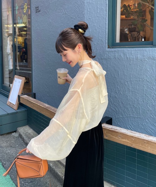 hinari（ヒナリ）の「リボンタイ付きシアーブラウス（シャツ/ブラウス・レディース・ブラック/アイボリー/ピンクベージュ・FREE）」の4枚目の写真