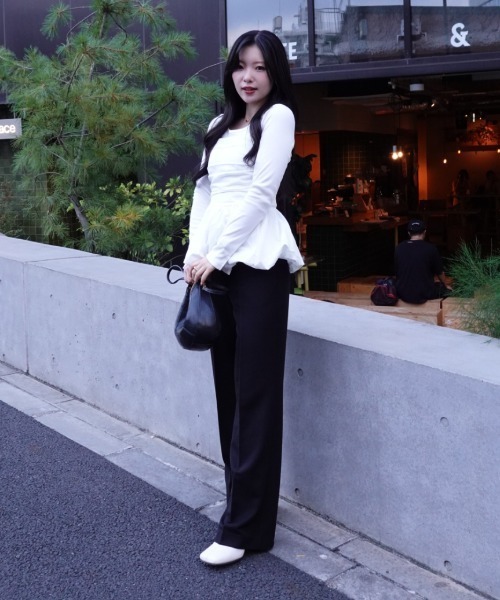 SENEE（セニー）の「high waist center press slacks（ハイウエストセンタープレススラックス）（スラックス・レディース・ブラック/ベージュ・SMALL/MEDIUM）」の12枚目の写真