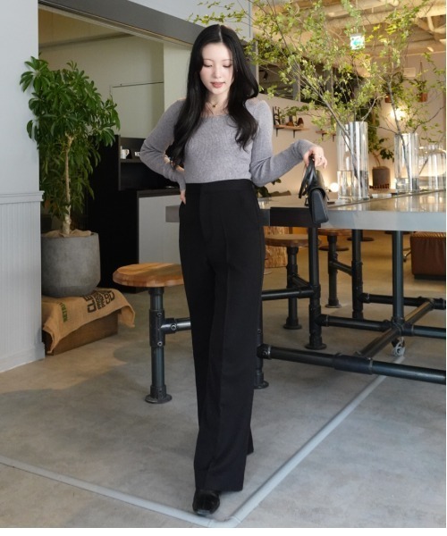SENEE（セニー）の「high waist center press slacks（ハイウエストセンタープレススラックス）（スラックス・レディース・ブラック/ベージュ・SMALL/MEDIUM）」の13枚目の写真