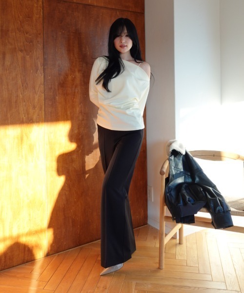 SENEE（セニー）の「high waist center press slacks（ハイウエストセンタープレススラックス）（スラックス・レディース・ブラック/ベージュ・SMALL/MEDIUM）」の16枚目の写真