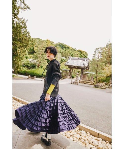 MANY FRILLS VOLUME SK