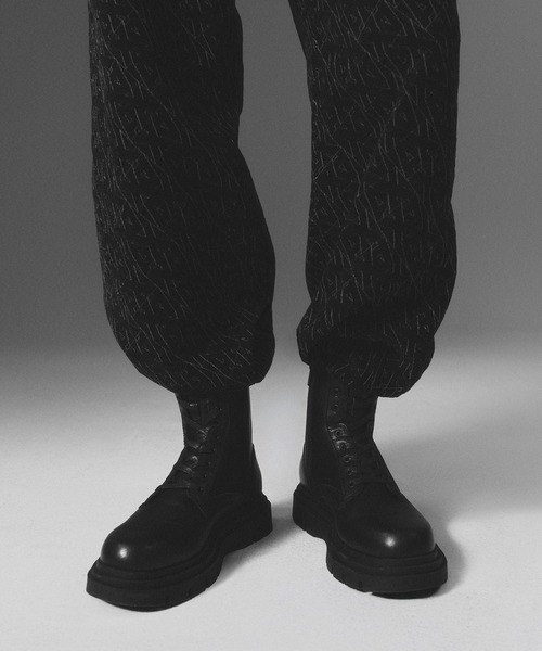 ARMANI EXCHANGE（アルマーニエクスチェンジ）の「【A|X アルマーニ エクスチェンジ】オールオーバージャカードロゴ バギーデニムパンツ_J83 BAGGY（デニムパンツ・メンズ・ブラック系その他・30inch/31inch/28inch/29inch/32inch/33inch/34inch/36inch）」の5枚目の写真