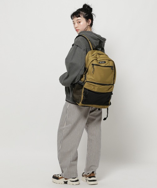 オリジナル撥水メニーポケットデイパック（バックパック/リュック