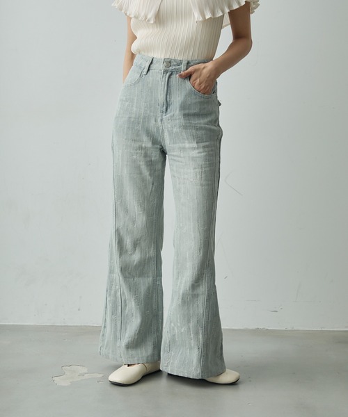Lunea（ルネア）の「ダメージフレアデニムパンツ（デニムパンツ・レディース・ライトブルー・S/M/L）」の2枚目の写真